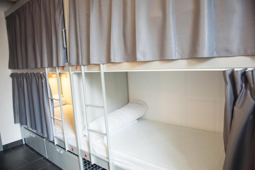 Bett im 8-Bett-Schlafsaal